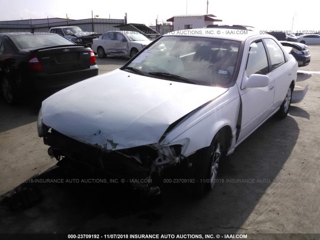 JT2BG22K010534849 - 2001 TOYOTA CAMRY CE/LE/XLE WHITE photo 2