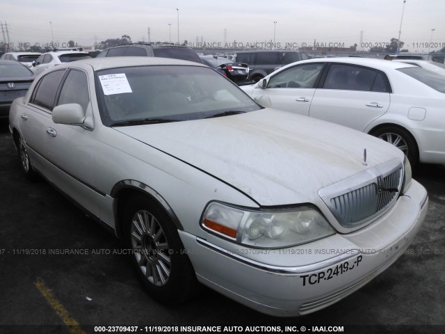 1LNHM81W94Y664521 - 2004 LINCOLN TOWN CAR EXECUTIVE/SIGNATURE WHITE photo 1