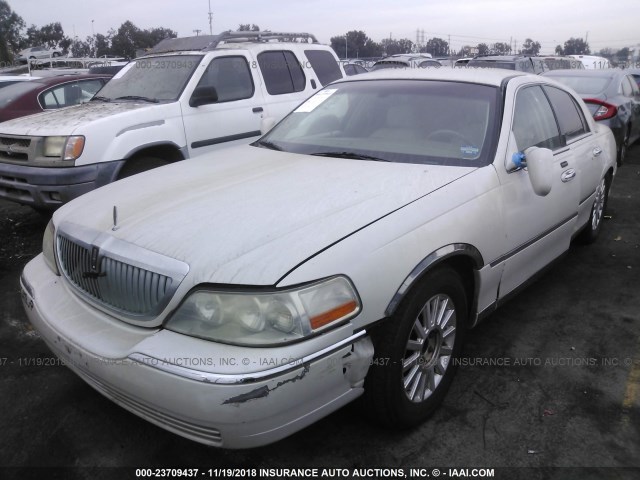 1LNHM81W94Y664521 - 2004 LINCOLN TOWN CAR EXECUTIVE/SIGNATURE WHITE photo 2