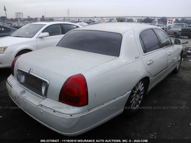 1LNHM81W94Y664521 - 2004 LINCOLN TOWN CAR EXECUTIVE/SIGNATURE WHITE photo 4