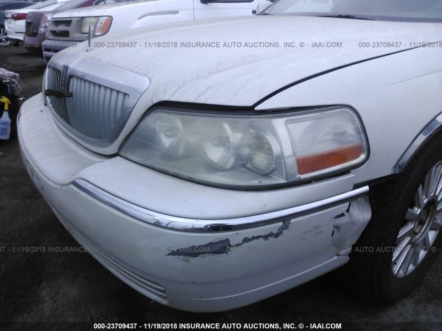 1LNHM81W94Y664521 - 2004 LINCOLN TOWN CAR EXECUTIVE/SIGNATURE WHITE photo 6