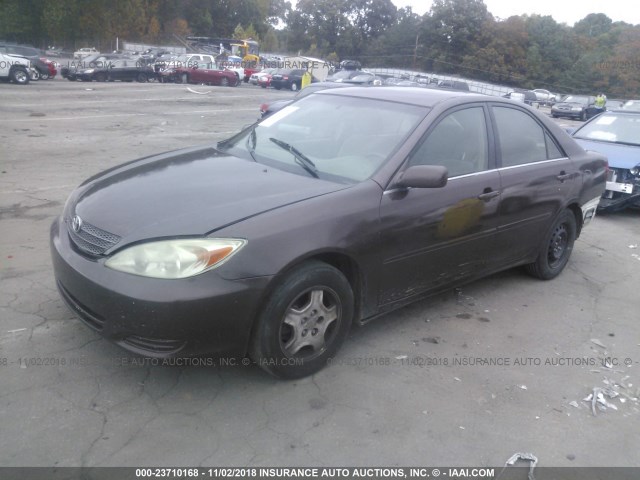 4T1BF30K02U012036 - 2002 TOYOTA CAMRY LE/XLE/SE BROWN photo 2