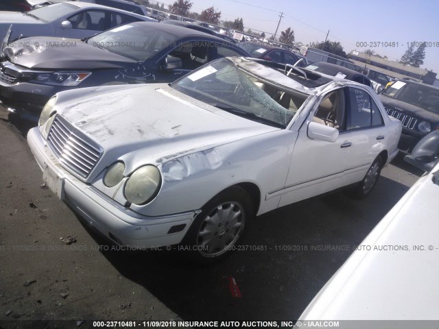 WDBJF65H4XA786425 - 1999 MERCEDES-BENZ E 320 WHITE photo 2