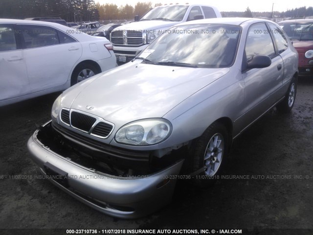 KLATA22601B638205 - 2001 DAEWOO LANOS S SILVER photo 2