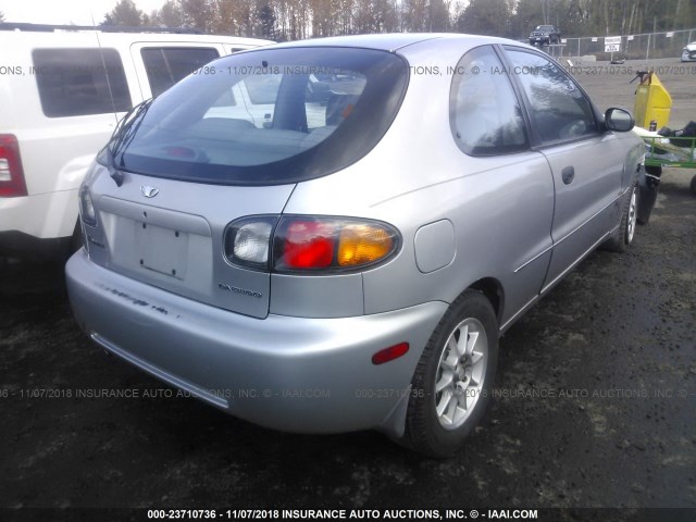 KLATA22601B638205 - 2001 DAEWOO LANOS S SILVER photo 4