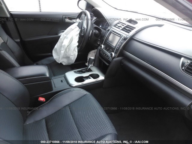 4T1BF1FK3CU625703 - 2012 TOYOTA CAMRY SE/LE/XLE 红色 照片 5