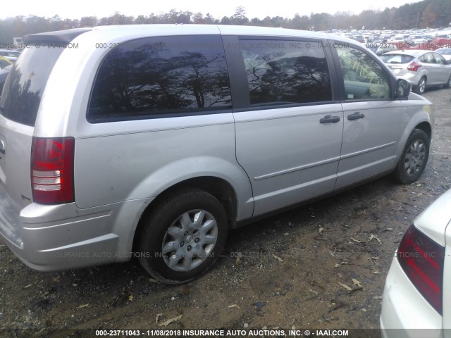 2A8HR44H18R671087 - 2008 CHRYSLER TOWN & COUNTRY LX SILVER photo 4