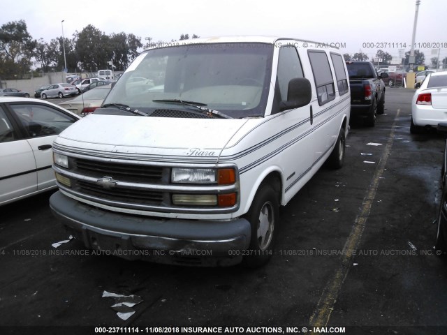 1GBFG15M8Y1183102 - 2000 CHEVROLET EXPRESS G1500  WHITE photo 2