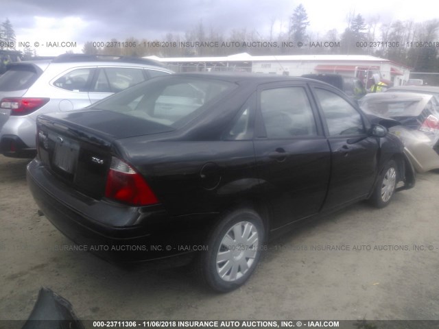 1FAFP34N15W167278 - 2005 FORD FOCUS ZX4 BLACK photo 4