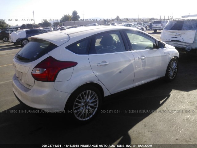 1FADP3N24DL262431 - 2013 FORD FOCUS TITANIUM WHITE photo 4