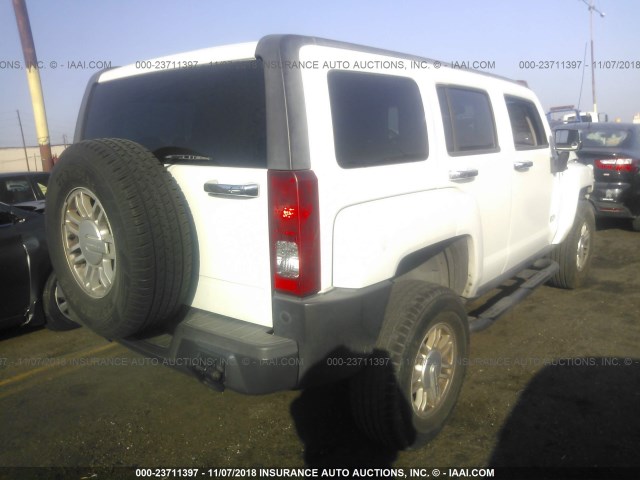 5GTEN13E488142135 - 2008 HUMMER H3 WHITE photo 4