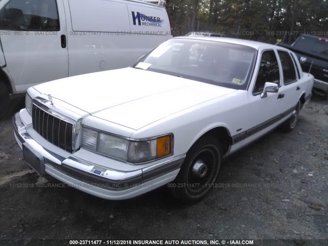 1LNLM81F8LY732526 - 1990 LINCOLN TOWN CAR WHITE photo 2