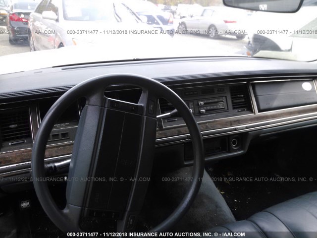 1LNLM81F8LY732526 - 1990 LINCOLN TOWN CAR WHITE photo 5