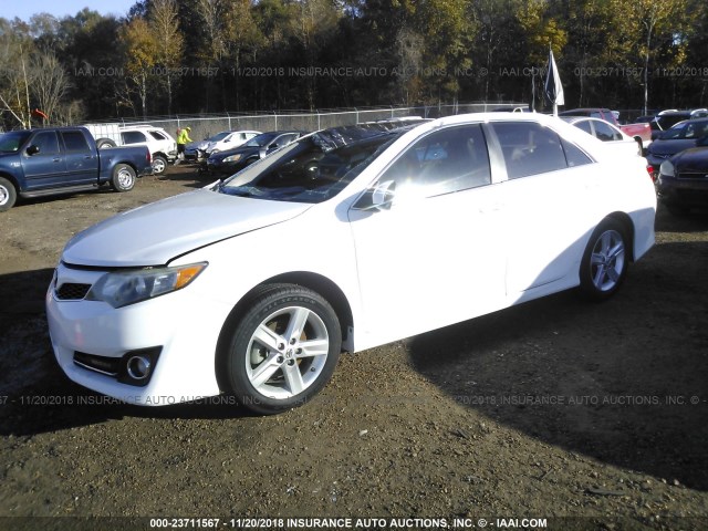 4T1BF1FK7EU306243 - 2014 TOYOTA CAMRY L/SE/LE/XLE 白色 照片 2