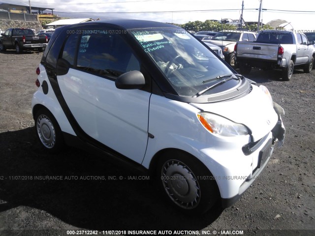 WMEEJ3BA7BK469816 - 2011 SMART FORTWO PURE/PASSION WHITE photo 1