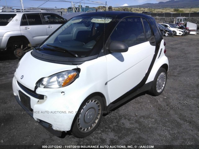 WMEEJ3BA7BK469816 - 2011 SMART FORTWO PURE/PASSION WHITE photo 2