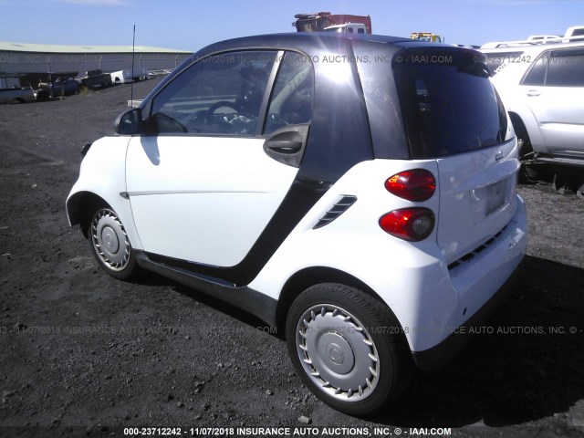 WMEEJ3BA7BK469816 - 2011 SMART FORTWO PURE/PASSION WHITE photo 3