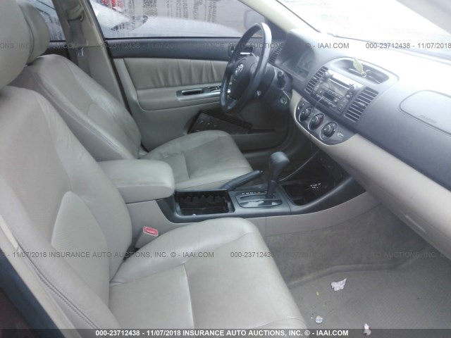 JTDBF30K420015842 - 2002 TOYOTA CAMRY LE/XLE/SE MAROON photo 5