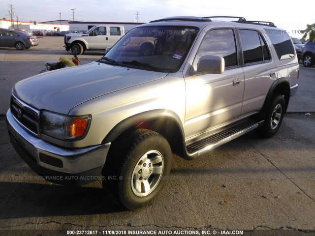 JT3GN86R4W0090691 - 1998 TOYOTA 4RUNNER SR5 GRAY photo 2