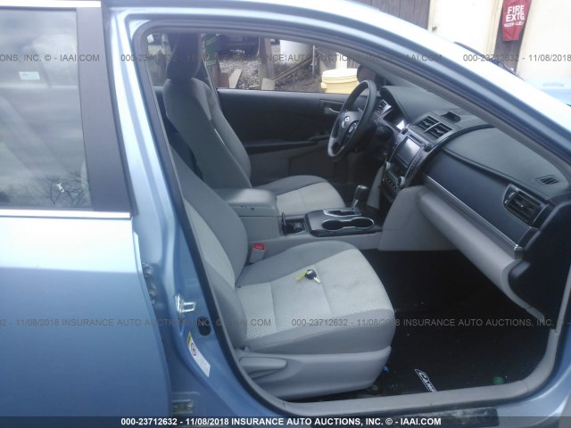 4T4BF1FK5CR207987 - 2012 TOYOTA CAMRY SE/LE/XLE 蓝色 照片 5