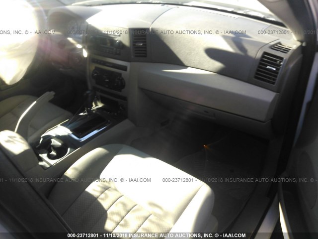 1J4GR48KX5C647443 - 2005 JEEP GRAND CHEROKEE LAREDO/COLUMBIA/FREEDOM 白色 照片 5