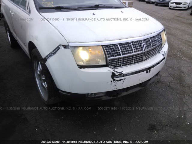 2LMDU88C77BJ04612 - 2007 LINCOLN MKX WHITE photo 6