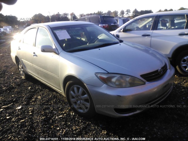JTDBE32K920041031 - 2002 TOYOTA CAMRY LE/XLE/SE SILVER photo 1
