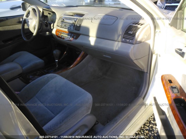 JTDBE32K920041031 - 2002 TOYOTA CAMRY LE/XLE/SE SILVER photo 5