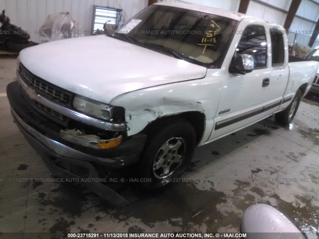 2GCEC19V321372490 - 2002 CHEVROLET SILVERADO C1500 WHITE photo 2