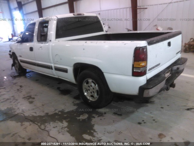 2GCEC19V321372490 - 2002 CHEVROLET SILVERADO C1500 WHITE photo 3