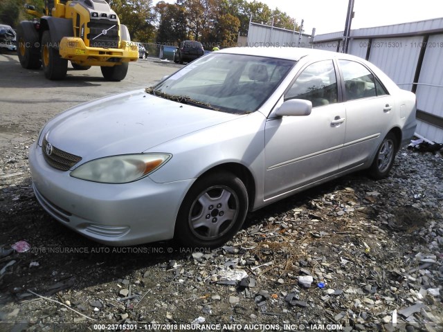 4T1BF32K02U509150 - 2002 TOYOTA CAMRY LE/XLE/SE SILVER photo 2