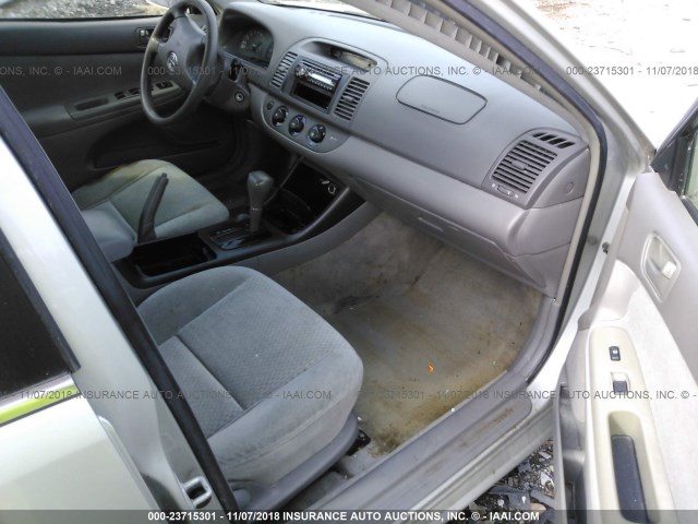 4T1BF32K02U509150 - 2002 TOYOTA CAMRY LE/XLE/SE SILVER photo 5