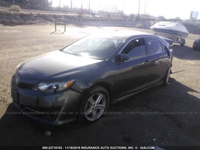 4T1BF1FK8CU054547 - 2012 TOYOTA CAMRY SE/LE/XLE GRAY photo 2