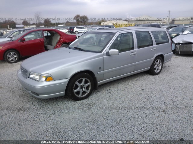 YV1LW61J2Y2655440 - 2000 VOLVO V70 SE SILVER photo 2