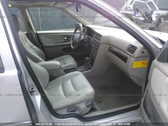 YV1LW61J2Y2655440 - 2000 VOLVO V70 SE SILVER photo 5