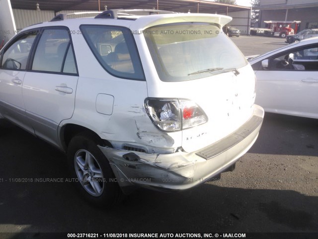 JTJHF10U410192290 - 2001 LEXUS RX 300 WHITE photo 6