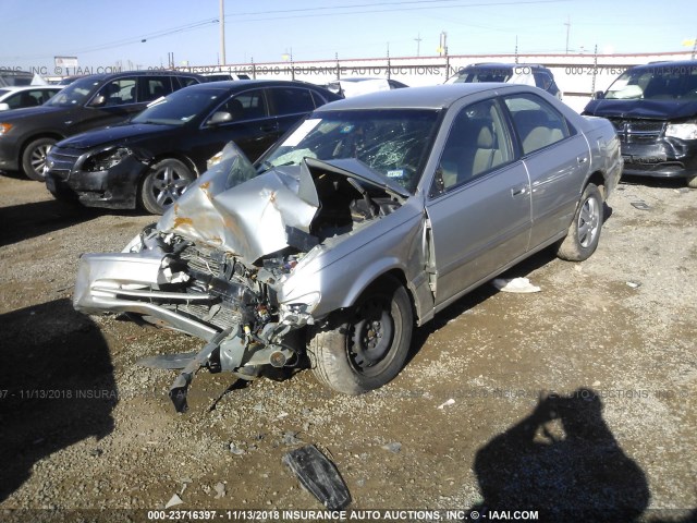 JT2BG22K7Y0394874 - 2000 TOYOTA CAMRY CE/LE/XLE SILVER photo 2