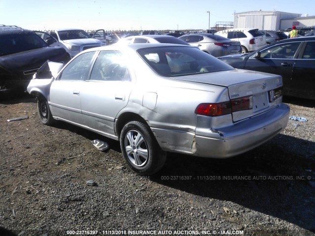 JT2BG22K7Y0394874 - 2000 TOYOTA CAMRY CE/LE/XLE SILVER photo 3