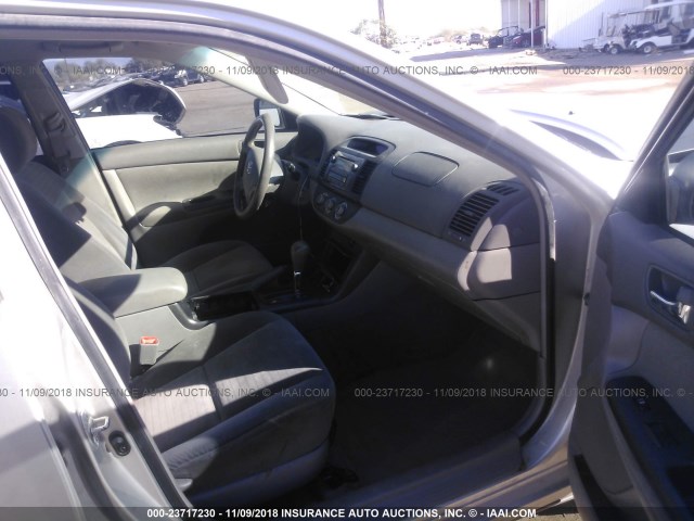4T1BE32K46U122979 - 2006 TOYOTA CAMRY LE/XLE/SE SILVER photo 5