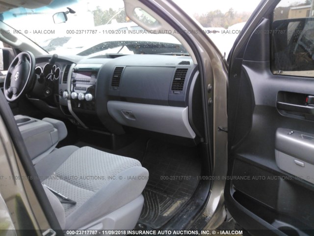 5TFUW5F13CX258375 - 2012 TOYOTA TUNDRA DOUBLE CAB SR5 BROWN photo 5