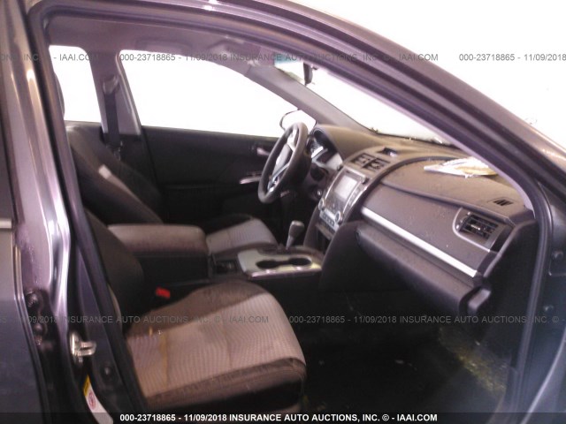 4T1BF1FK1EU434736 - 2014 TOYOTA CAMRY L/SE/LE/XLE Boz foto 5