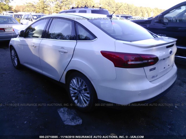 1FADP3J21GL368278 - 2016 FORD FOCUS TITANIUM WHITE photo 3