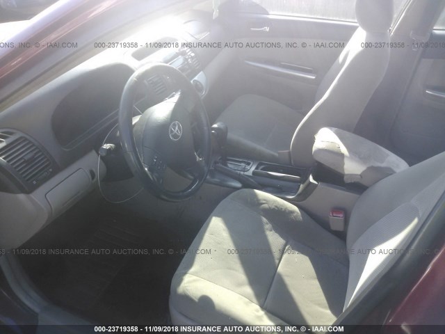 JTDBE30K863055378 - 2006 TOYOTA CAMRY LE/XLE Марун фото 5