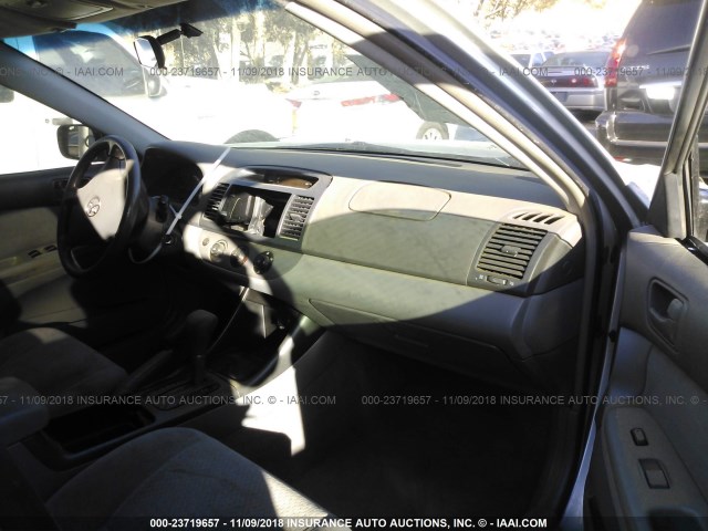JTDBE32K020058722 - 2002 TOYOTA CAMRY LE/XLE/SE SILVER photo 5