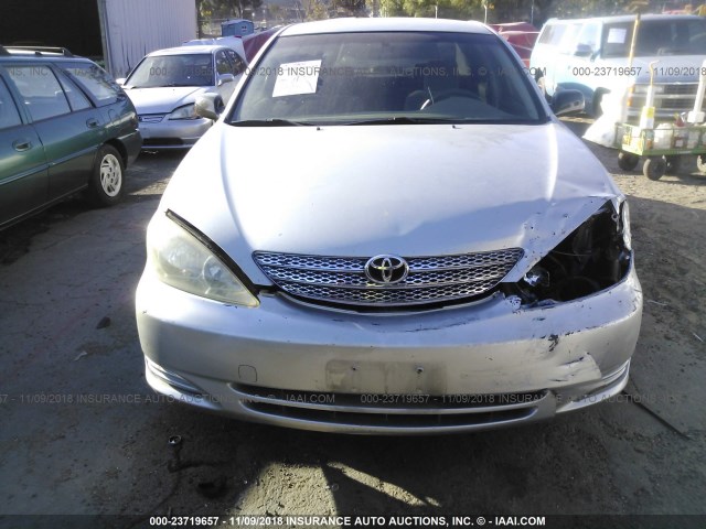 JTDBE32K020058722 - 2002 TOYOTA CAMRY LE/XLE/SE SILVER photo 6