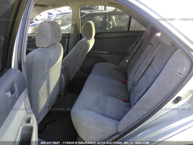JTDBE32K020058722 - 2002 TOYOTA CAMRY LE/XLE/SE SILVER photo 8