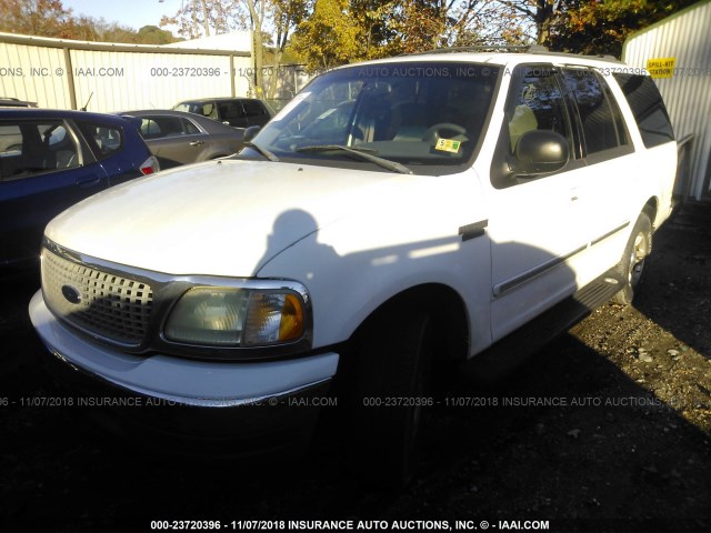 1FMRU15L62LA65422 - 2002 FORD EXPEDITION XLT WHITE photo 2