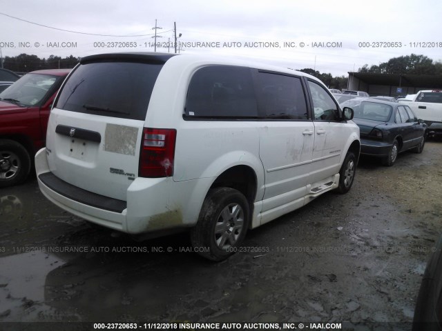 2D4RN4DE3AR445381 - 2010 DODGE GRAND CARAVAN SE WHITE photo 4