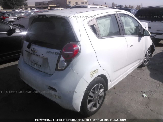 KL8CK6S01GC609302 - 2016 CHEVROLET SPARK EV 1LT WHITE photo 4