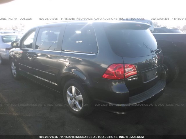 2V4RW3DG7BR642499 - 2011 VOLKSWAGEN ROUTAN SE GRAY photo 3